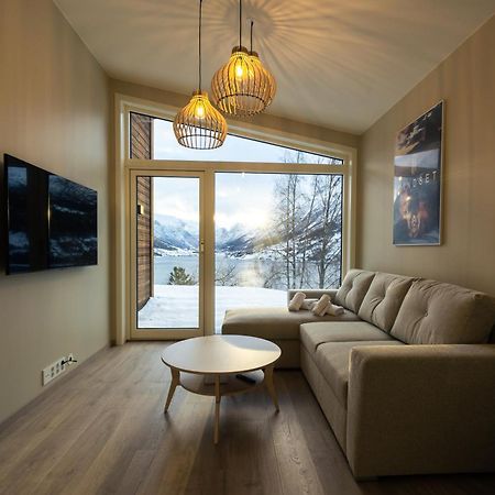 Leilighet Med Utsikt I Loen สตรีน ภายนอก รูปภาพ