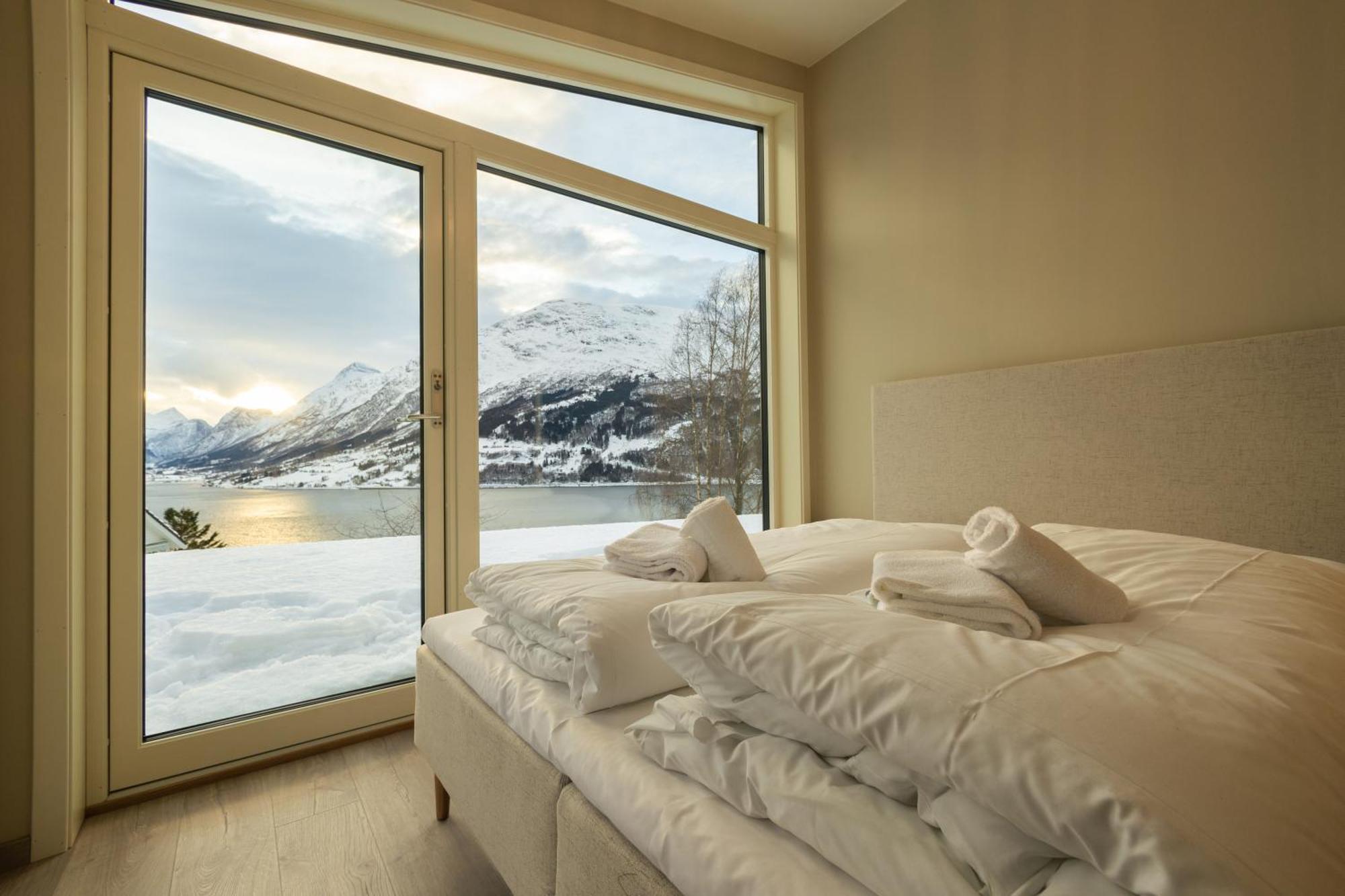 Leilighet Med Utsikt I Loen สตรีน ภายนอก รูปภาพ